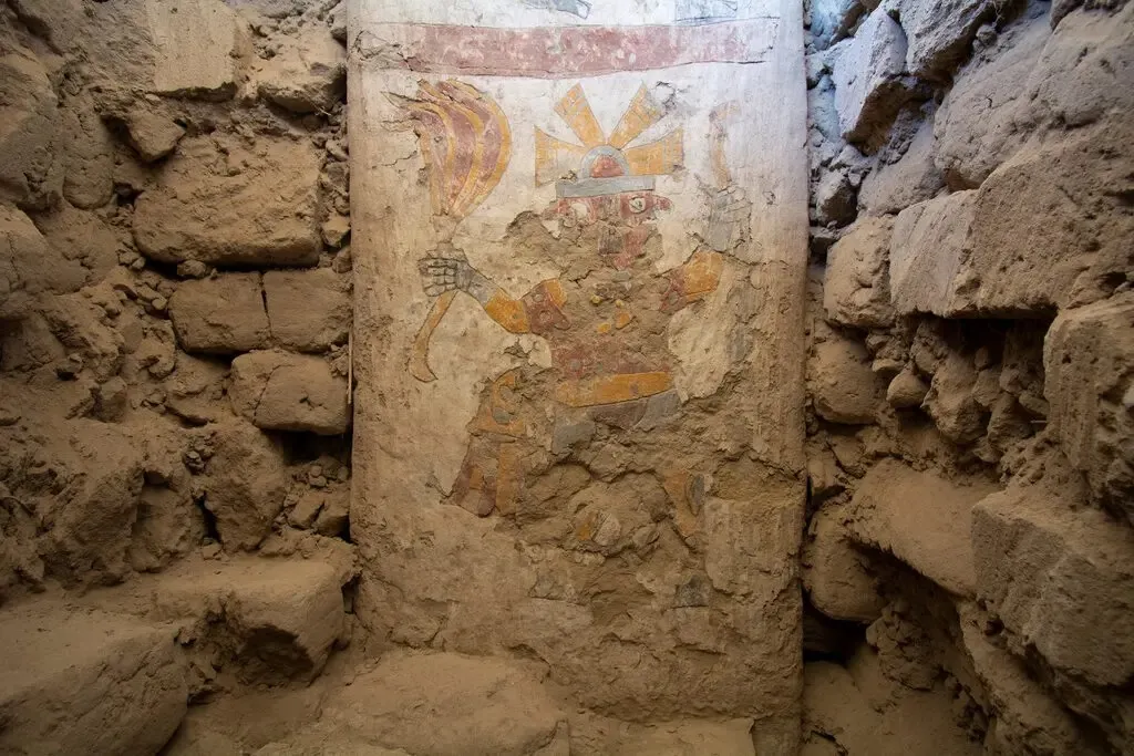 Photo of a figure painted on a pillar at Pañamarca, Peru