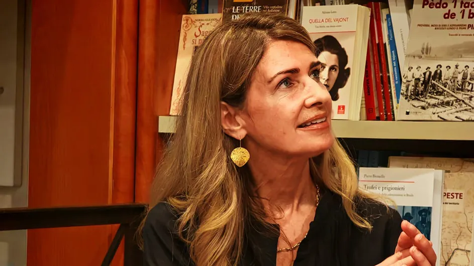 Photo of Elizabeth Leake